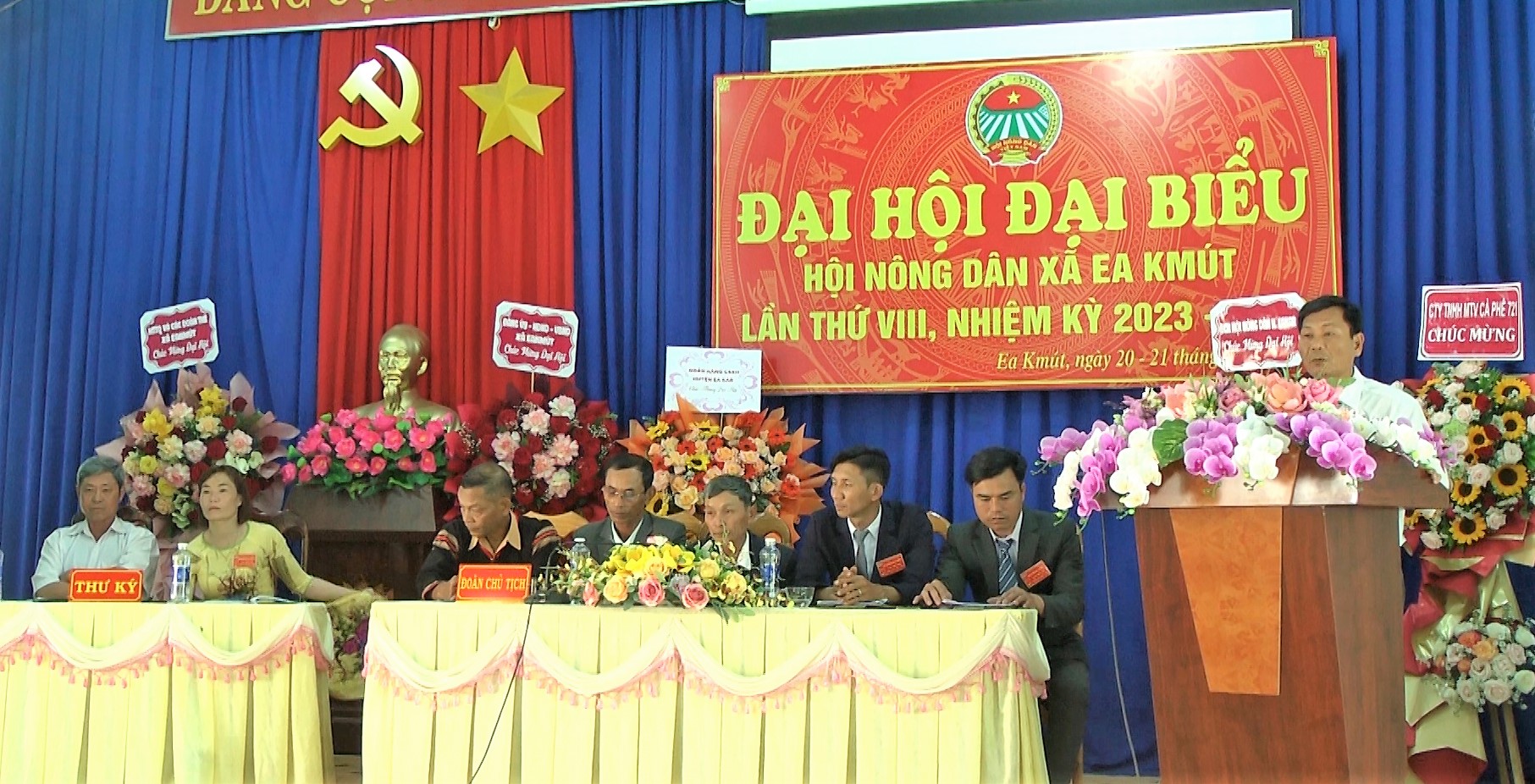 Đại hội nông dân xã EaK mút.00_04_00_13.Still017